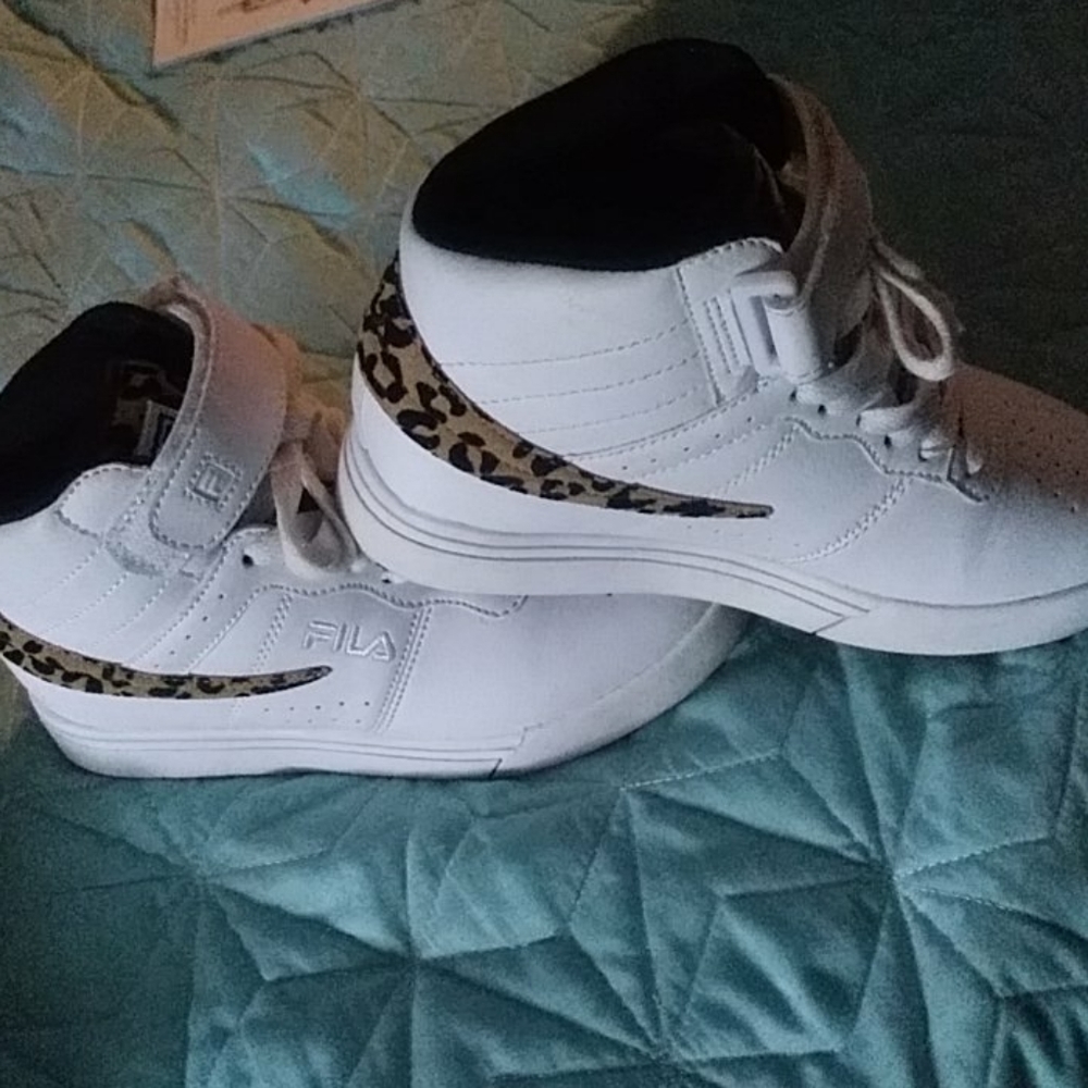 Girls shoes